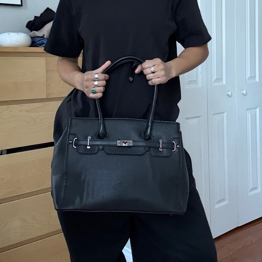 Adrienne Vittadini Black Firkin Style Shoulder Hand Bag